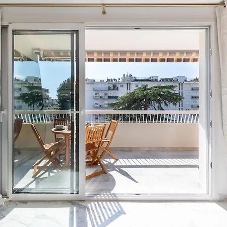 Spacious 1-br With Terrace Heart Of דירה