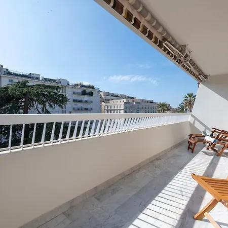 Spacious 1-br With Terrace Heart Of דירה *