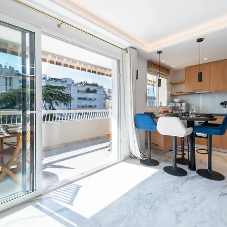 Spacious 1-br With Terrace Heart Of דירה קאן
