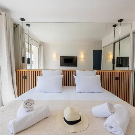 Spacious 1-br With Terrace Heart Of