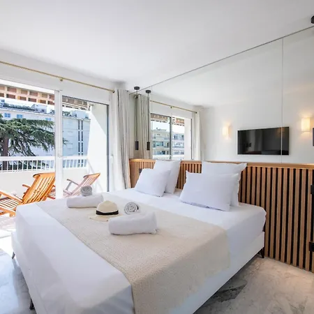 Spacious 1-br With Terrace Heart Of דירה *