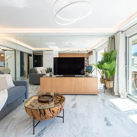 Spacious 1-br With Terrace Heart Of דירה