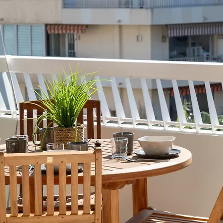 Spacious 1-br With Terrace Heart Of דירה *