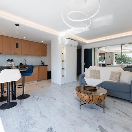 Spacious 1-br With Terrace Heart Of * קאן