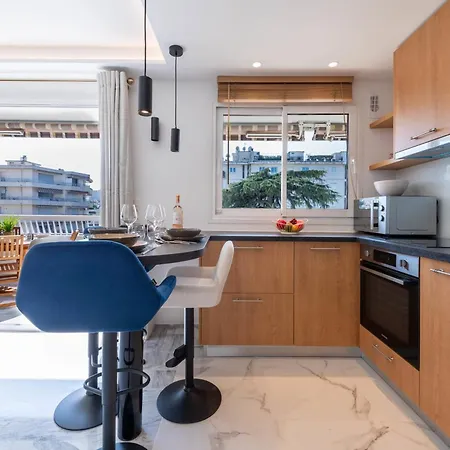 דירה Spacious 1-br With Terrace Heart Of קאן